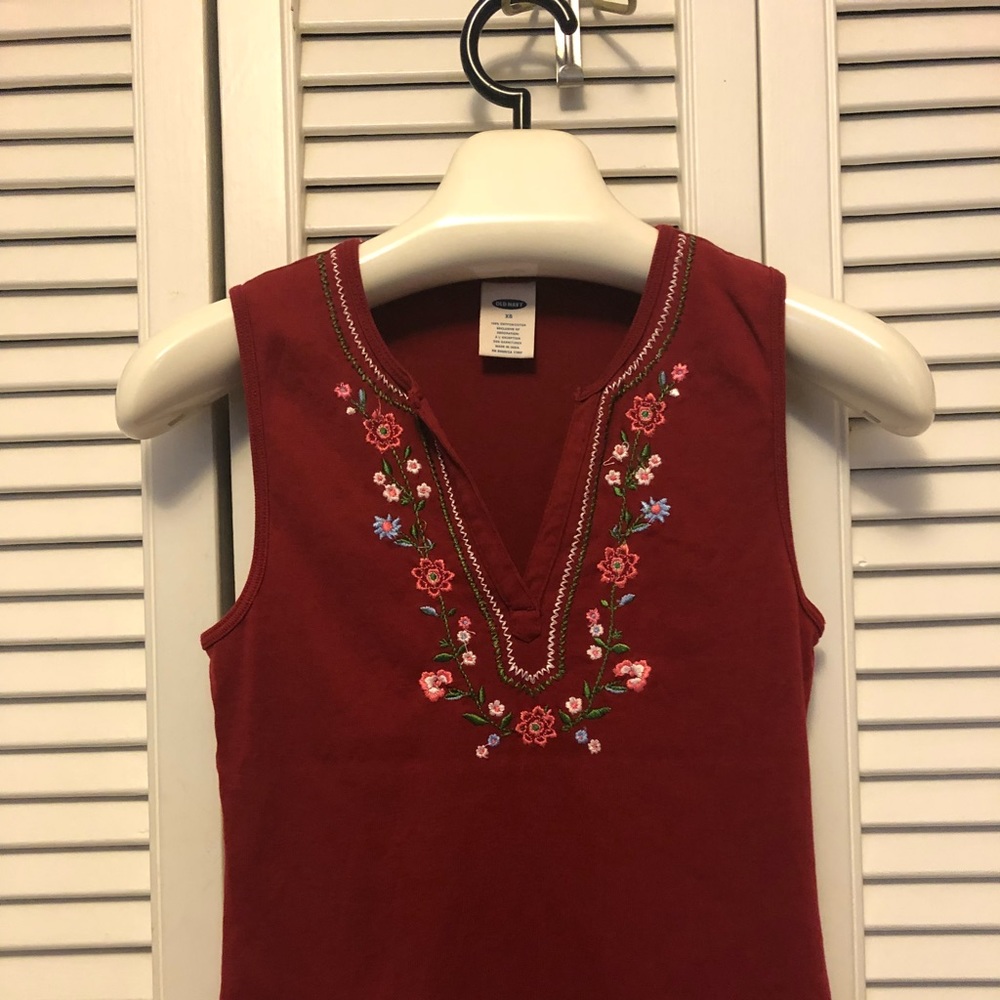 Old Navy Women’s sleeveless T - Picture 2 of 4
